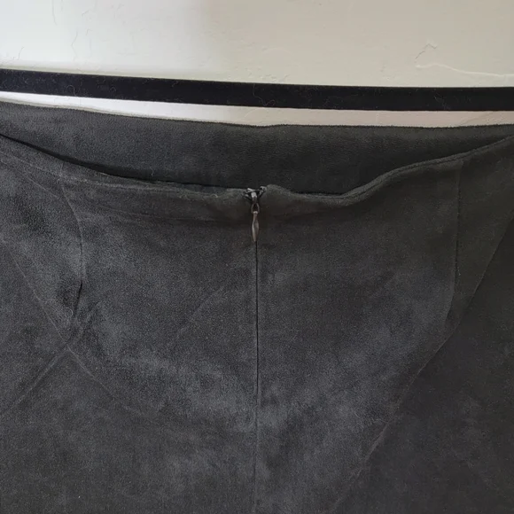 Forever 21 Floral Embroidered Black Moleskin Mini Skirt - Picture 3 of 6